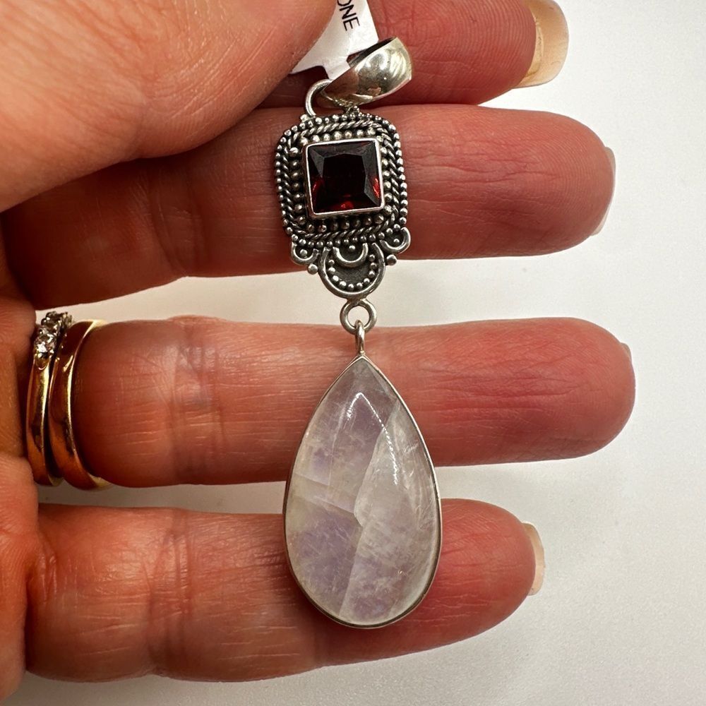 NWT Moonstone Cabochon‎ and faceted Garnet in Bali Sterling Silver pendant!